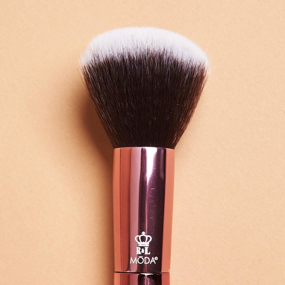 Moda Studio Powder + Soft Glow 2-Piece Brush Set - Picture 4 of 7